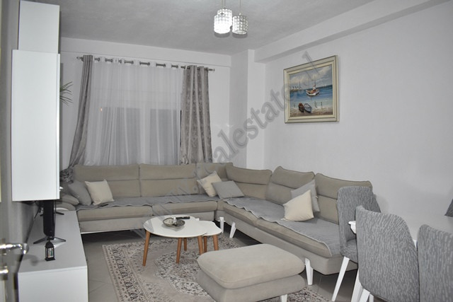 Apartament 2+1 me qira ne rrugen Miftar Gerbolli prane rruges Don Bosko ne Tirane.
Pozicionohet ne 